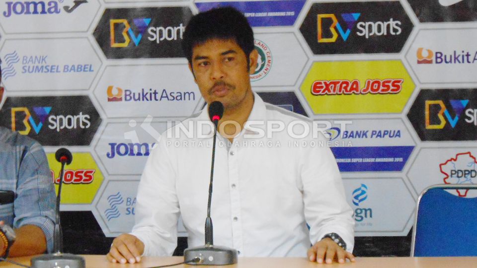 Nil Maizar pelatih Semen Padang. Copyright: &copy; Muhammad Effendi/INDOSPORT